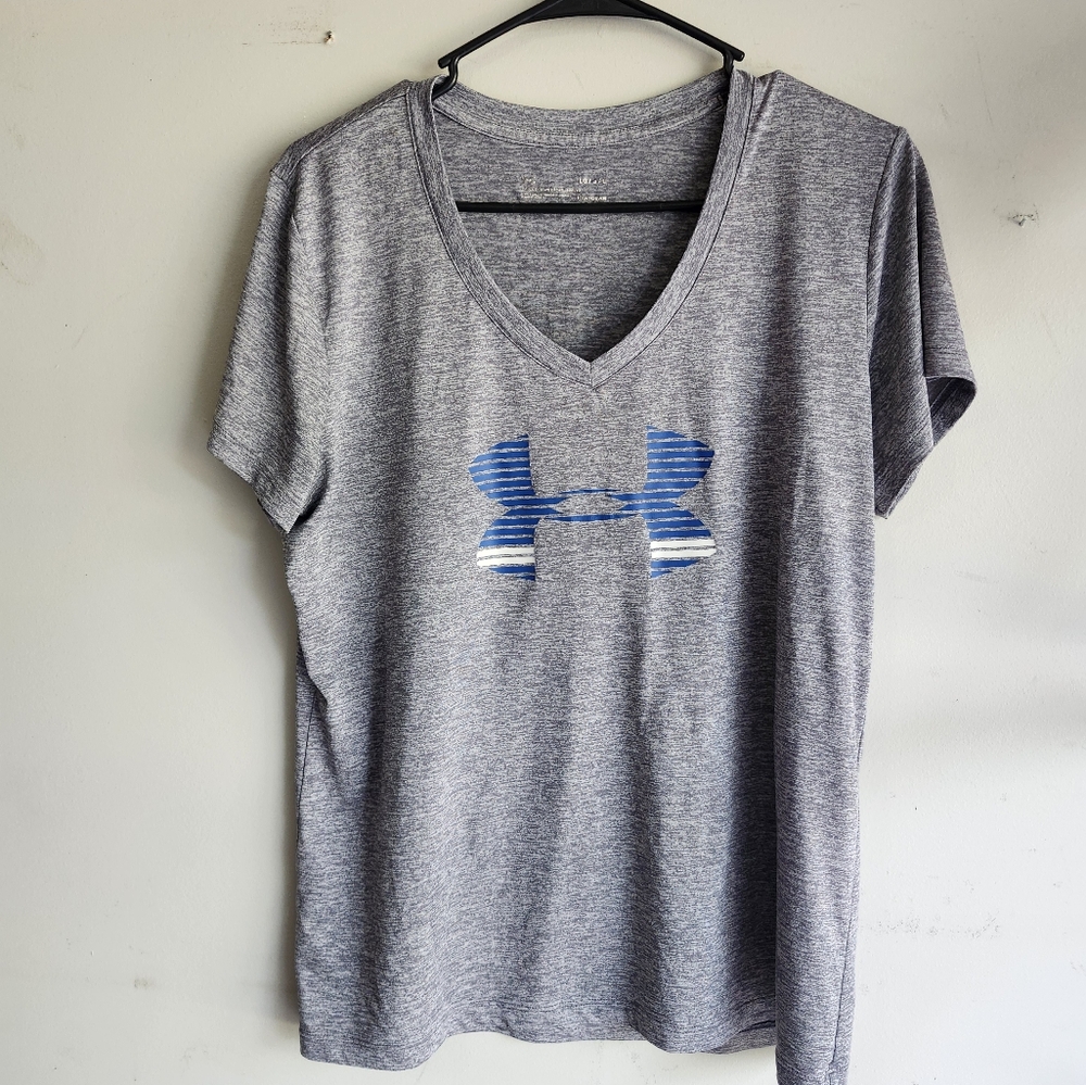 Under Armour Heather Gray V-Neck Tee with Blue Logo Womens Size L